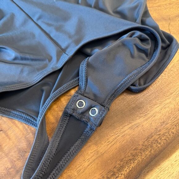 Express Body Contour Scoop Neck Long Sleeve Thong Bodysuit, Gray. Size XS - Picture 9 of 10